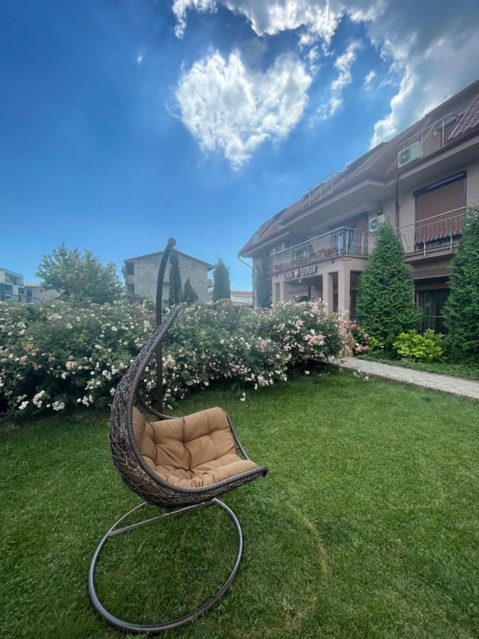 ホテル Ametist Casa Leului ナボダリ エクステリア 写真